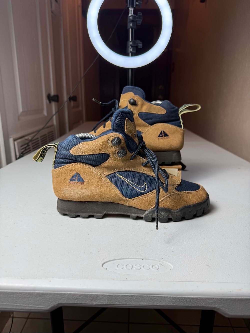 Vintage 90s Nike ACG Brown
Hiking Boots WOMENS Sz 8 beat unglued